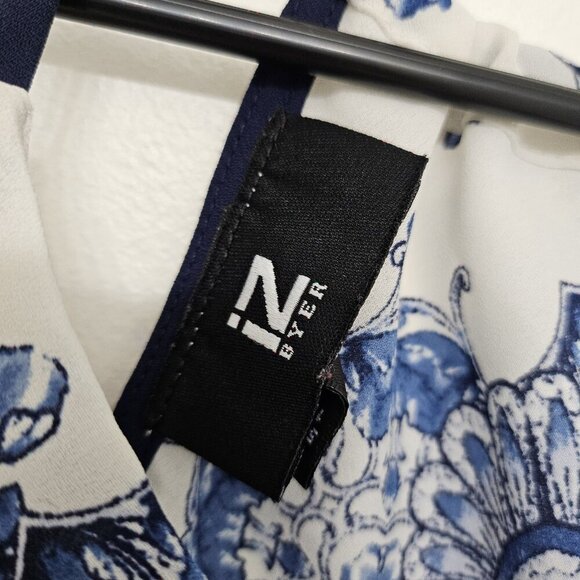 IZ Byer Blouse Women's White Blue Geometric V-Neck Sleeveless Tank Top Size S - Picture 4 of 12